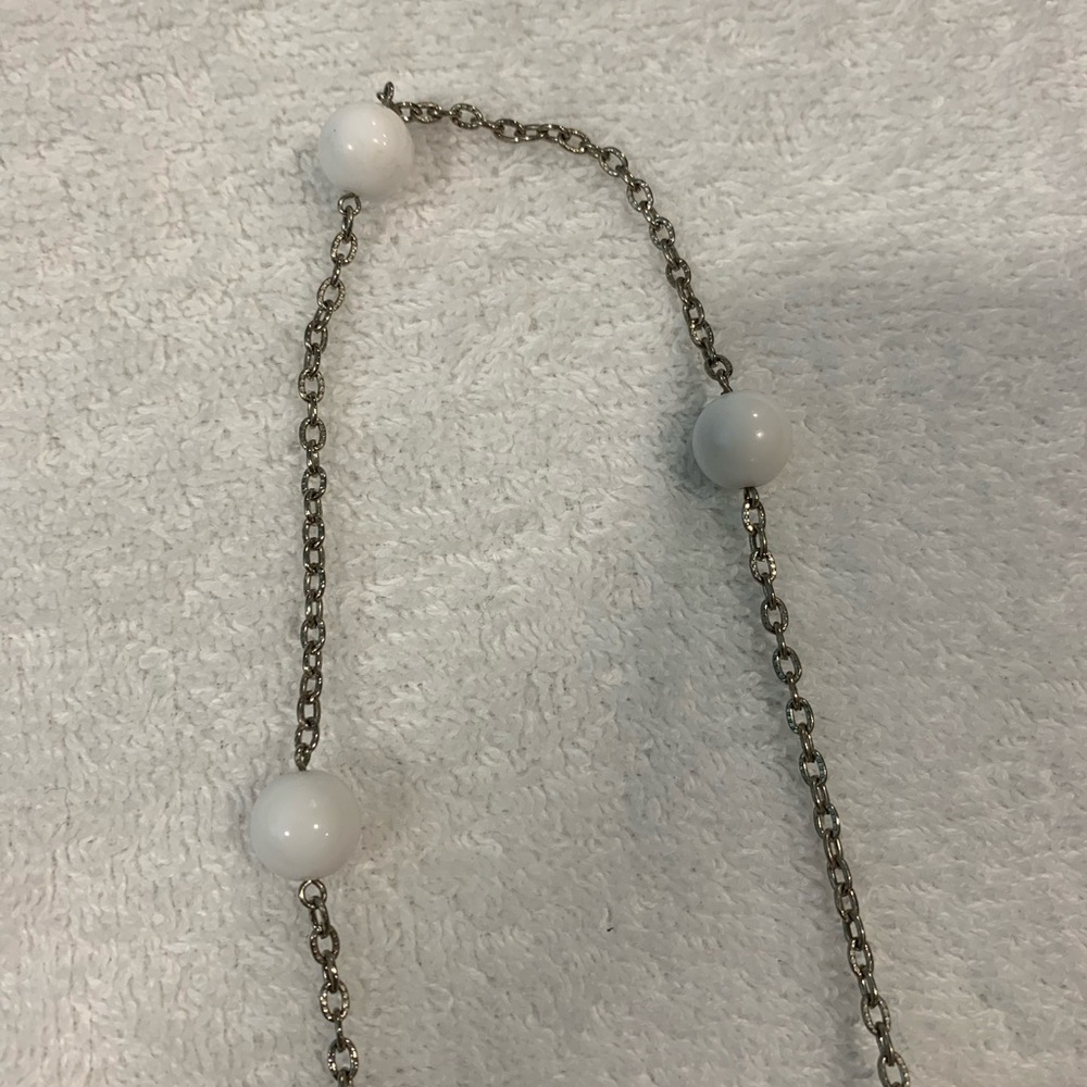 Pretty accent necklace